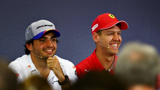 Carlos Sainz y Sebastian Vettel durante una rueda de prensa Carlos Sainz y Sebastian Vettel durante una rueda de prensa