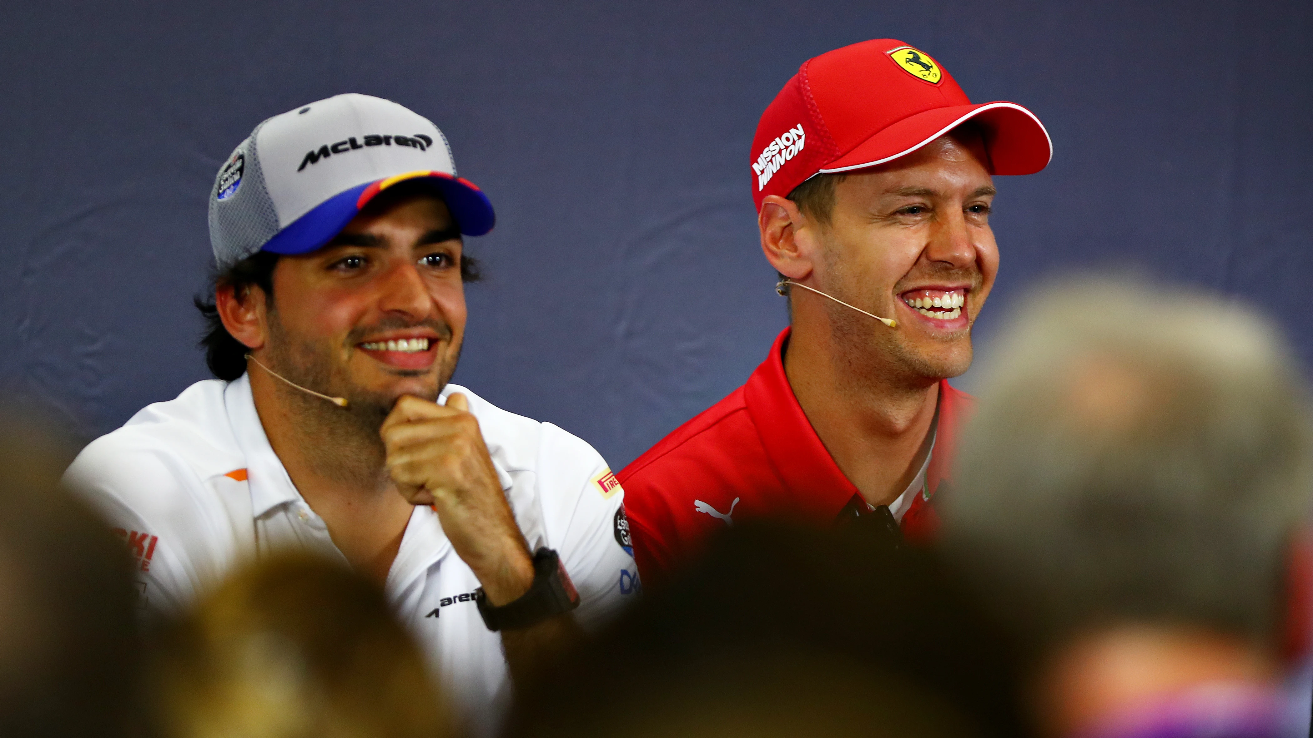 Carlos Sainz y Sebastian Vettel durante una rueda de prensa