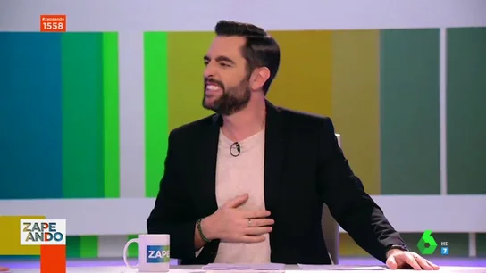 El mal rato de Dani Mateo sin respiración en pleno directo de Zapeando: "Un día me voy a ahogar" El mal rato de Dani Mateo sin respiración en pleno directo de Zapeando: "Un día me voy a ahogar"