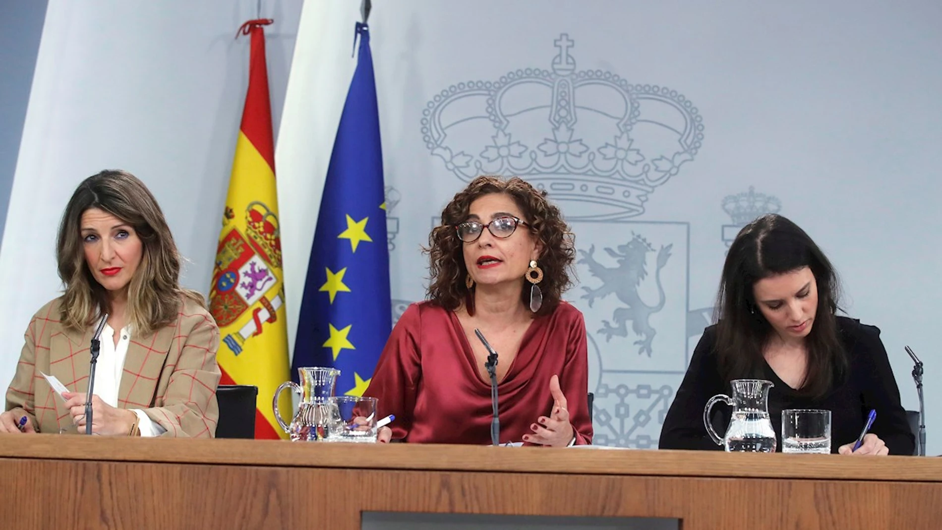 Yolanda Díaz, María Jesús Montero e Irene Montero en la rueda de prensa posterior al Consejo de Ministros