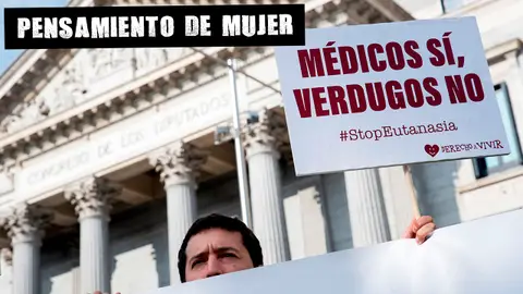 Vista de la protesta organizada por la plataforma Derecho a vivir, bajo el lema "#StopEutanasia" El Muro