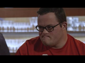 Así fue el acoso que sufría Roberto en su colegio por tener discapacidad: "Me pusieron la cabeza en el váter y tiraron de la cadena"