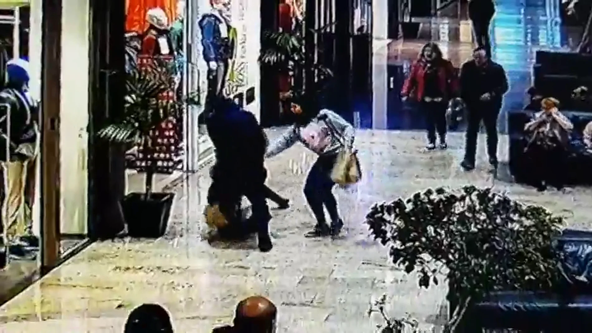 Intento de robo con violencia en un centro comercial de Girona