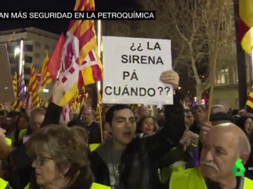Sindicatos y trabajadores exigen más seguridad en las plantas petroquímicas de Tarragona Sindicatos y trabajadores exigen más seguridad en las plantas petroquímicas de Tarragona
