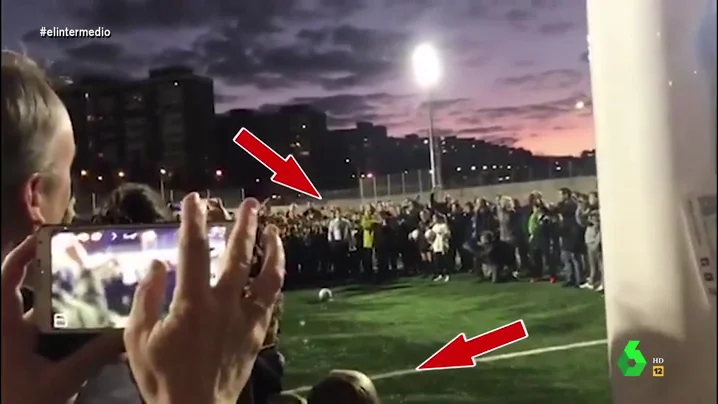 El lanzamiento de Almeida que "enseñó a un niño por qué a un penalti se le llama la pena máxima": "Me lo ha desgraciado" El lanzamiento de Almeida que "enseñó a un niño por qué a un penalti se le llama la pena máxima": "Me lo ha desgraciado"