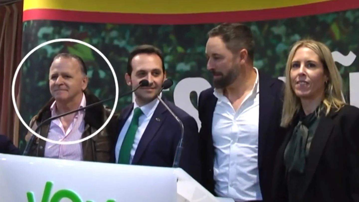El senador Juan Ros Alcaide junto a Santiago Abascal (VOX) El senador Juan Ros Alcaide junto a Santiago Abascal (VOX)