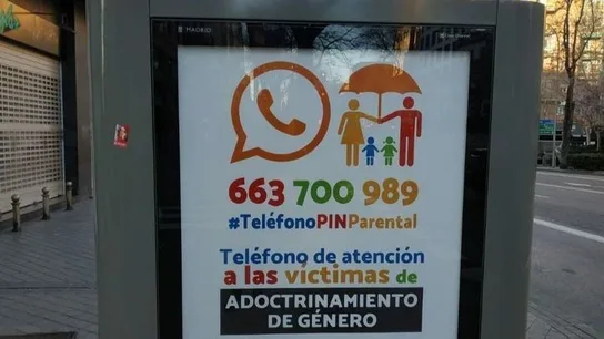 Publicidad de Hazte Oír en una marquesina de Madrid Publicidad de Hazte Oír en una marquesina de Madrid