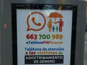 Publicidad de Hazte Oír en una marquesina de Madrid Publicidad de Hazte Oír en una marquesina de Madrid