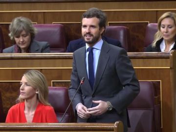 Pablo Casado pide a Pedro Sánchez que "se deje de mentiras" sobre la reunión de Barajas Pablo Casado pide a Pedro Sánchez que "se deje de mentiras" sobre la reunión de Barajas