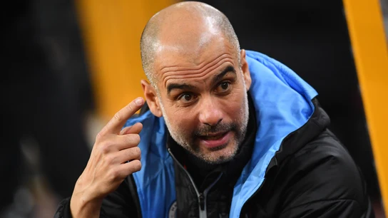 Pep Guardiola gesticula en el banquillo del Manchester City Pep Guardiola gesticula en el banquillo del Manchester City