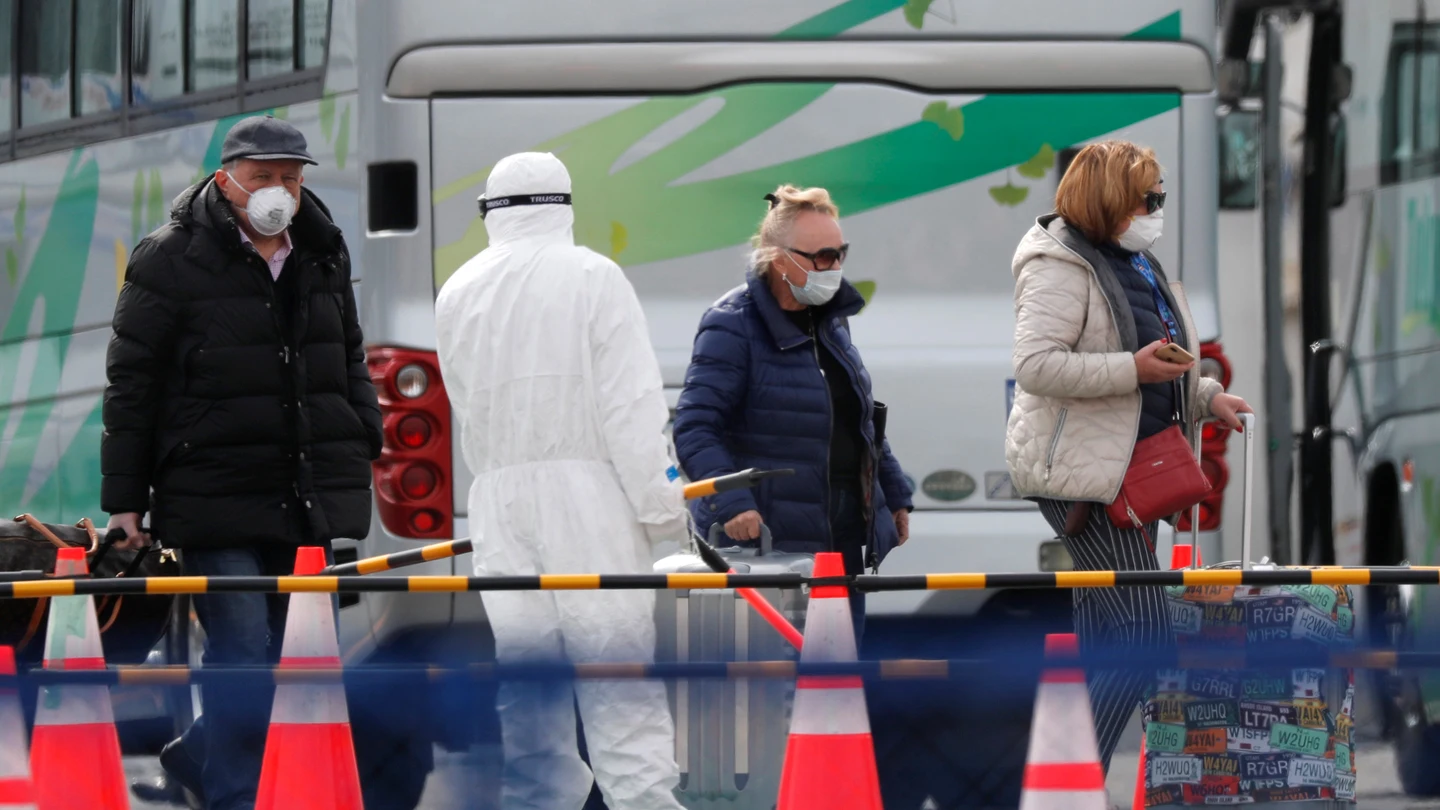 Mueren dos japoneses infectados por el coronavirus que viajaban en el 'Diamond Princess' Mueren dos japoneses infectados por el coronavirus que viajaban en el 'Diamond Princess'