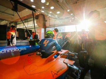 Lando Norris en el box de McLaren Lando Norris en el box de McLaren