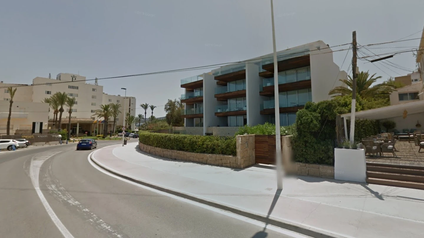 Acera de Xàbia donde se producen los calambres Acera de Xàbia donde se producen los calambres
