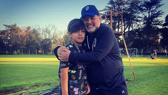 Diego Maradona y su nieto Benjamín Agüero Diego Maradona y su nieto Benjamín Agüero