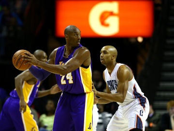 Kobe Bryant y Ben Gordon Kobe Bryant y Ben Gordon