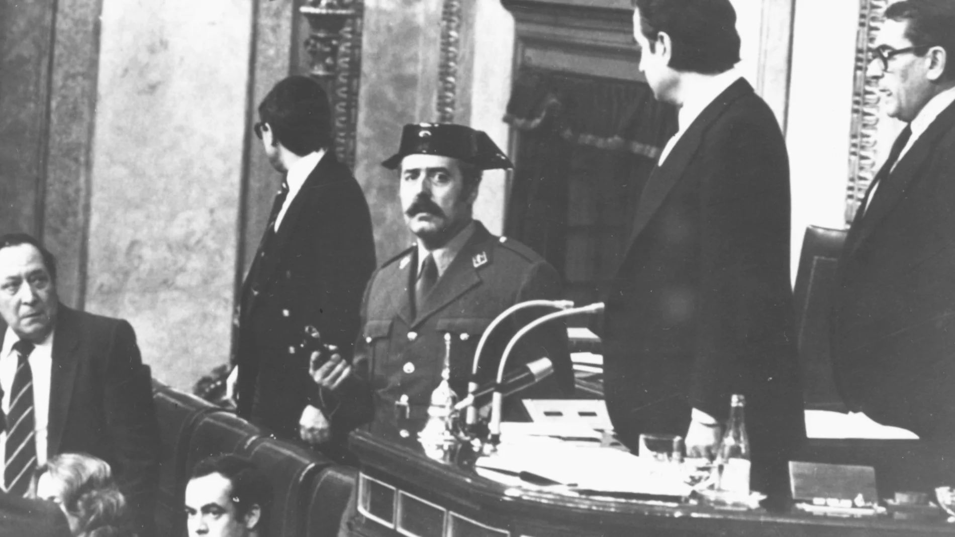El teniente coronel Antonio Tejero durante el intento fallido de golpe de Estado del 23F