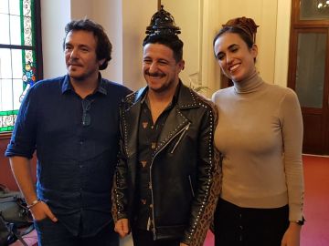 David Palomar junto a José María González, alcalde de Cádiz; y la concejala de Cultura, Lola Cazalilla David Palomar junto a José María González, alcalde de Cádiz; y la concejala de Cultura, Lola Cazalilla