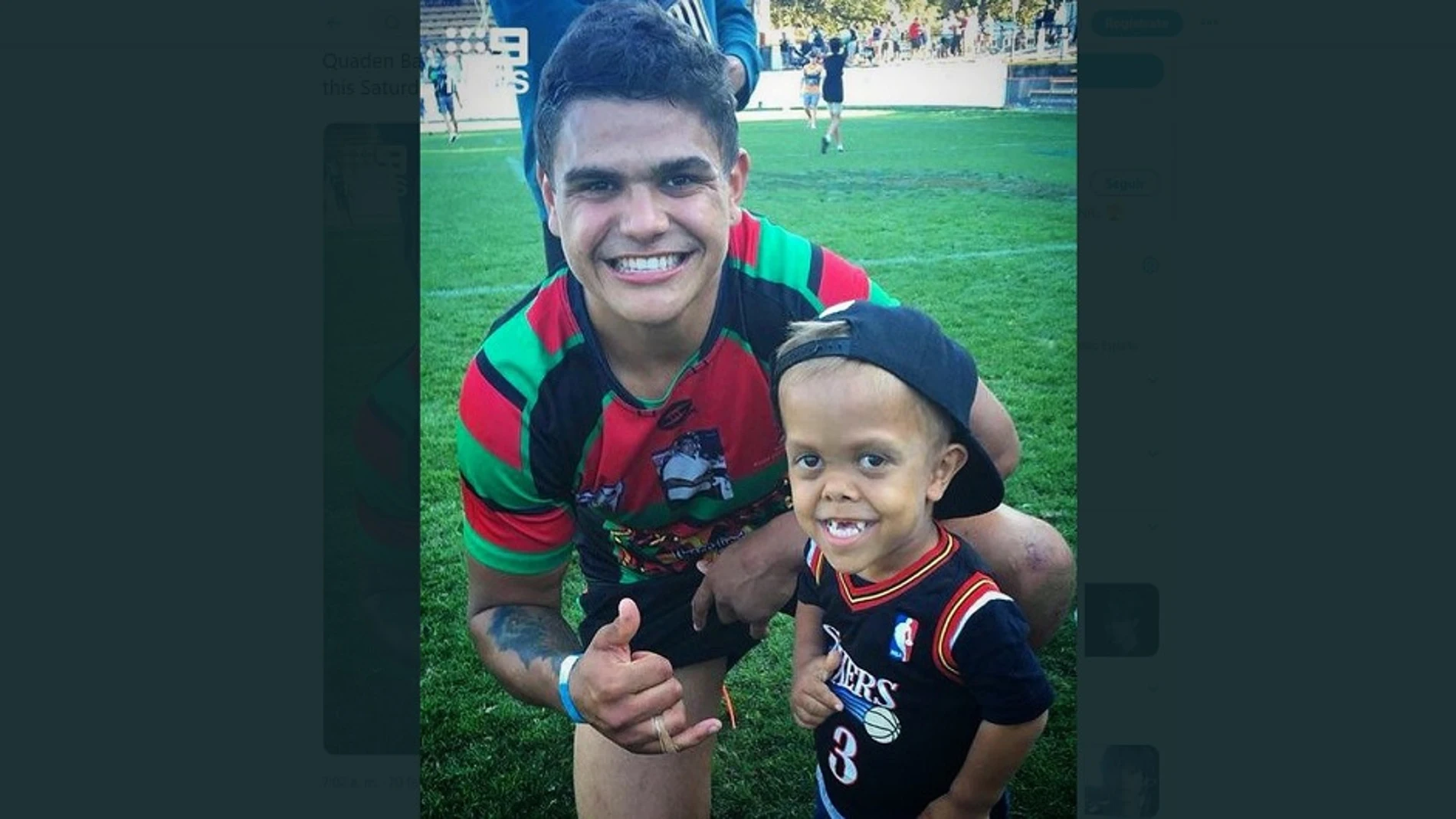Imagen del niño australiano que sufre acoso con su equipo de rugby favorito