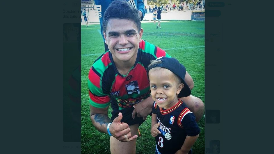 Imagen del niño australiano que sufre acoso con su equipo de rugby favorito