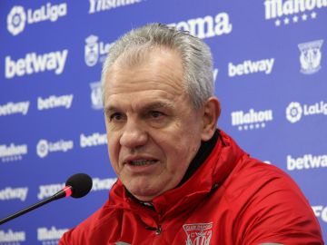 Javier Aguirre. Javier Aguirre.
