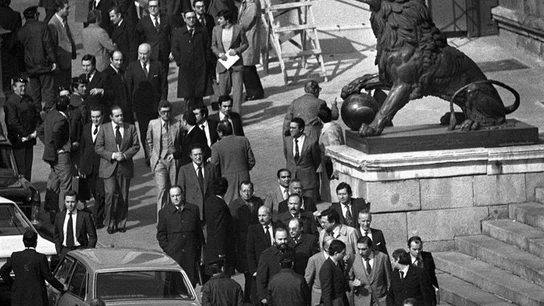 Los diputados, a su salida del Congreso el 24 de febrero de 1981 Los diputados, a su salida del Congreso el 24 de febrero de 1981