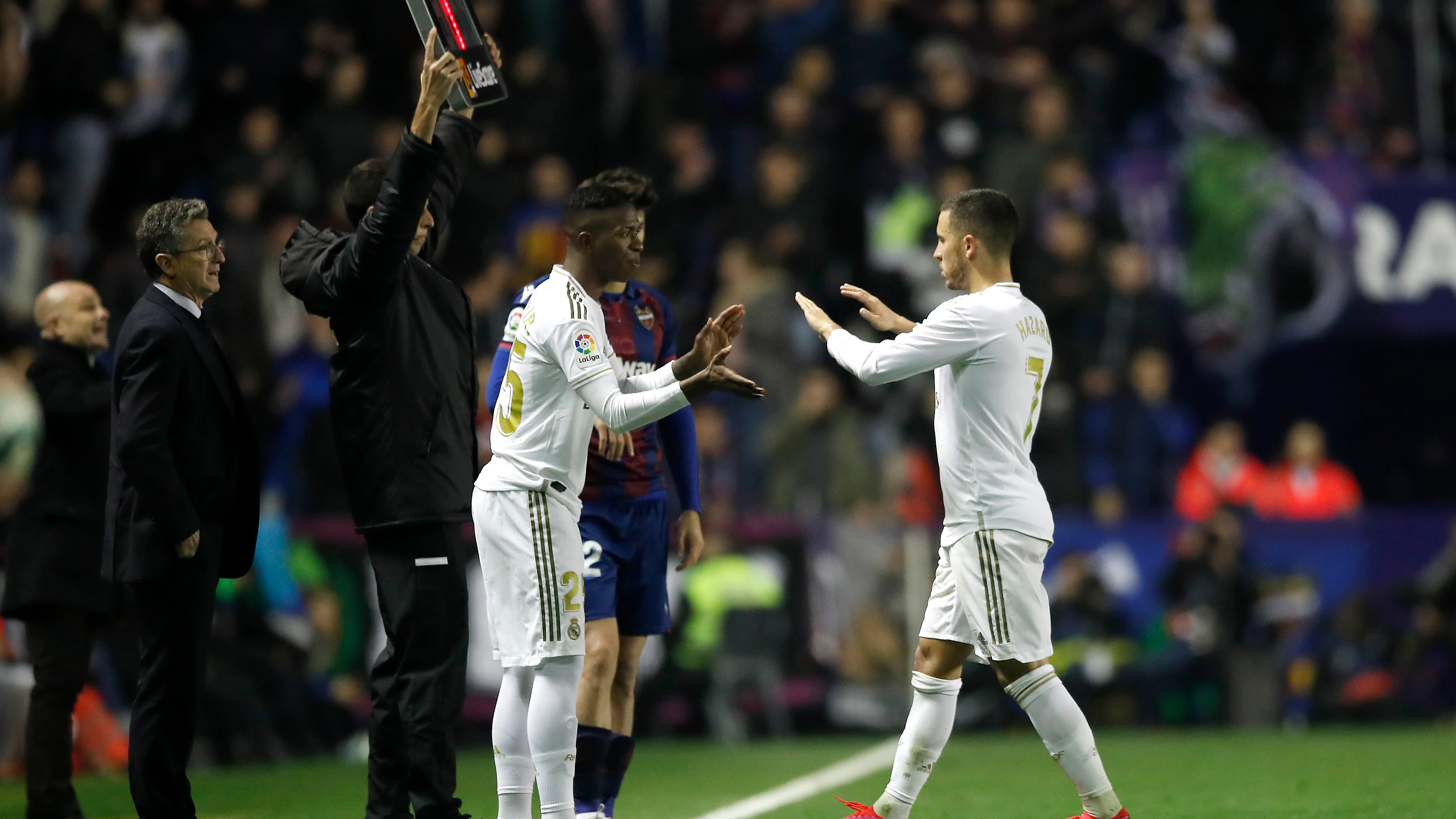 Momento del cambio de Hazard tras su lesión