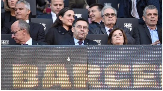 Bartomeu junto al escudo del Real Madrid Bartomeu junto al escudo del Real Madrid