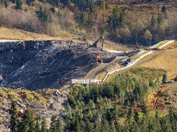Las labores de búsqueda continúan en una nueva zona del vertedero de Zaldibar Las labores de búsqueda continúan en una nueva zona del vertedero de Zaldibar