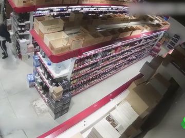 Tres detenidos por robar productos alimenticios de lujo en comercios de Cataluña Tres detenidos por robar productos alimenticios de lujo en comercios de Cataluña
