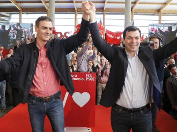 Pedro Sánchez, junto a Gonzalo Caballero Pedro Sánchez, junto a Gonzalo Caballero