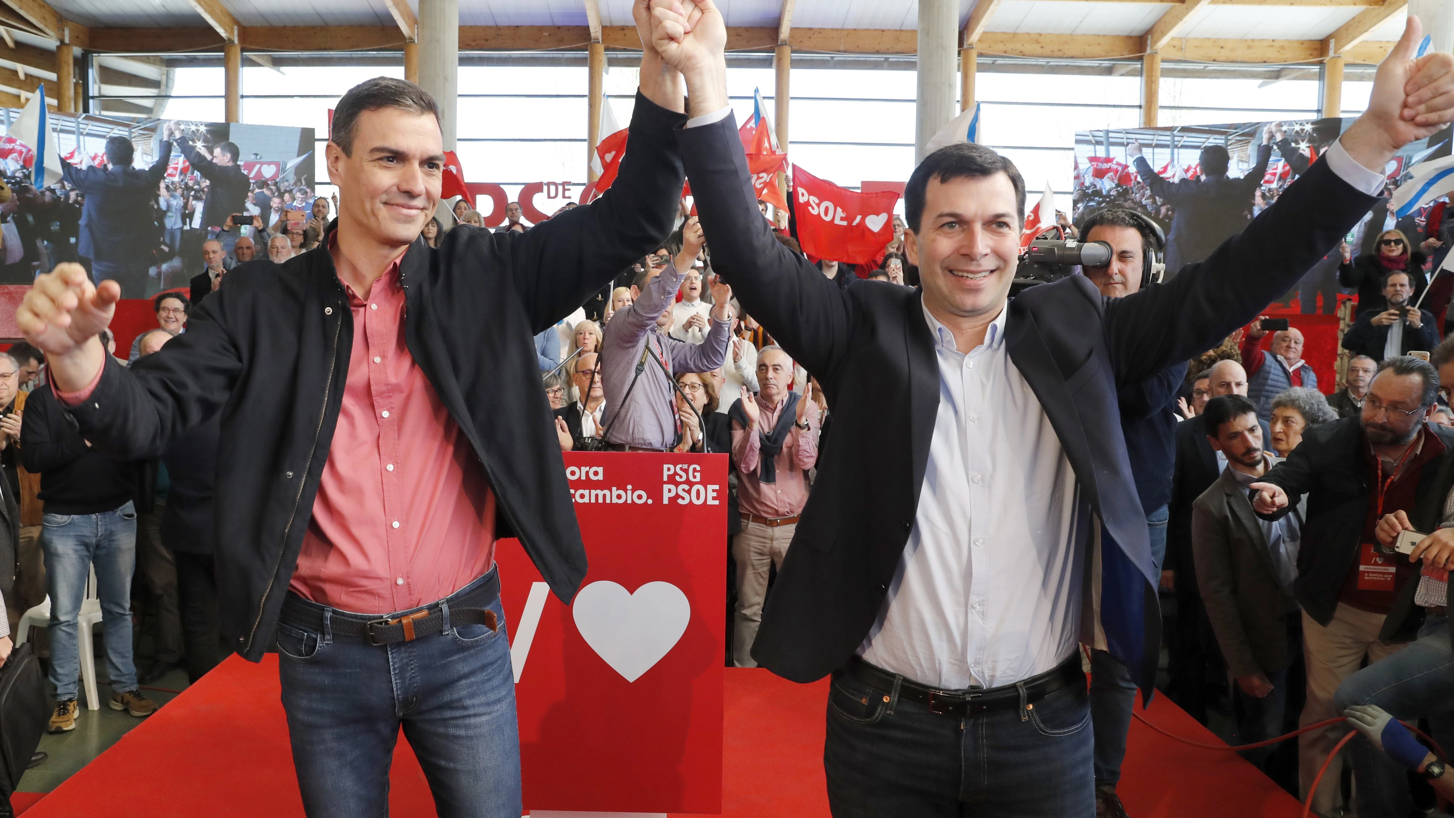 Pedro Sánchez, junto a Gonzalo Caballero