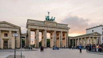 La Puerta de Brandeburgo, antigua puerta de entrada a Berlín y uno de los principales símbolos de la ciudad.