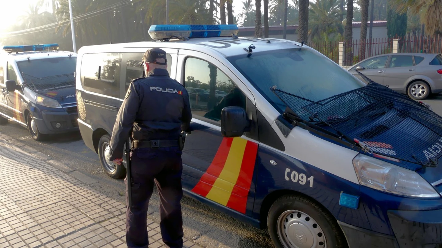 Agente del cuerpo de la Policía Nacional Agente del cuerpo de la Policía Nacional