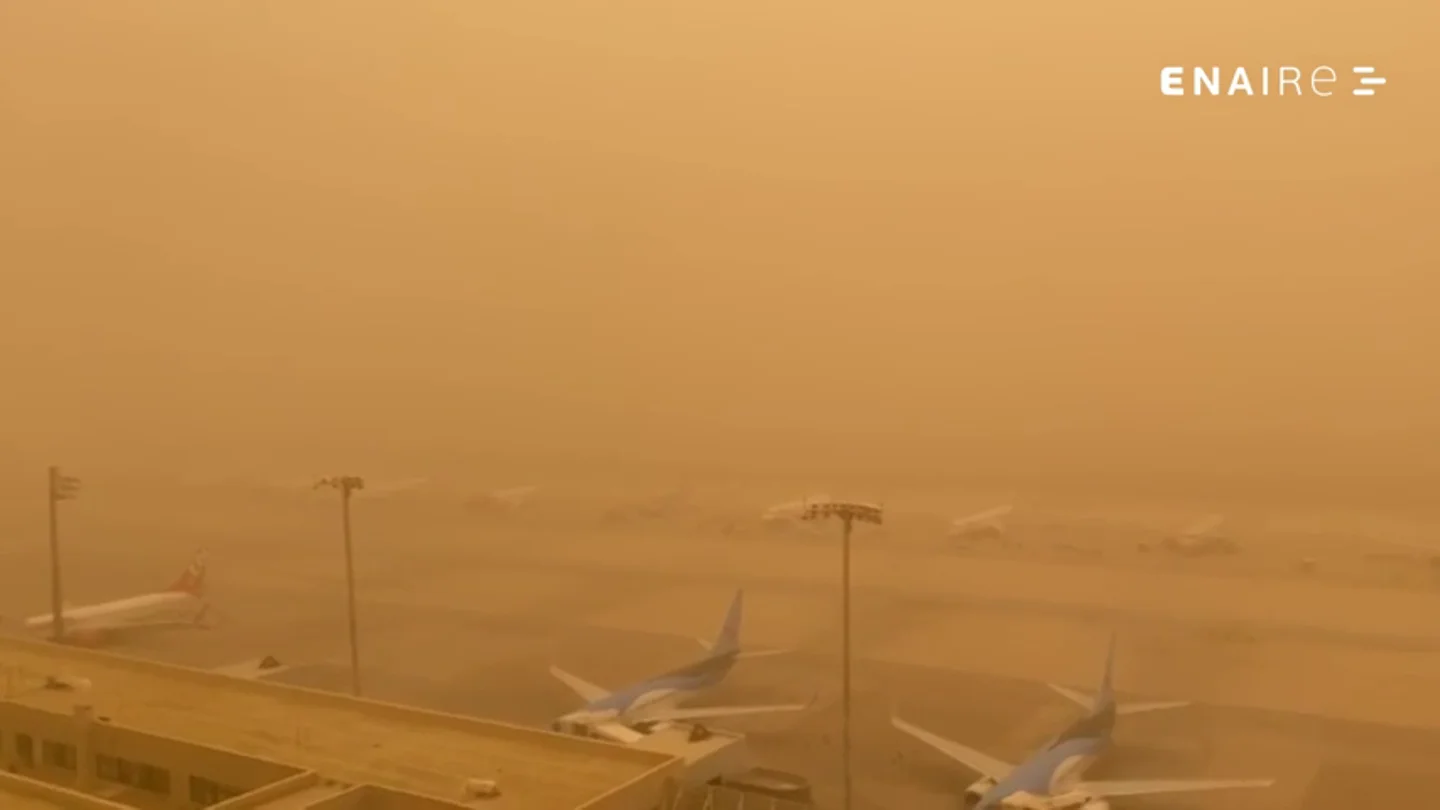 Vista desde la torre de control del Aeropuerto de Gran Canaria, este domingo Vista desde la torre de control del Aeropuerto de Gran Canaria, este domingo