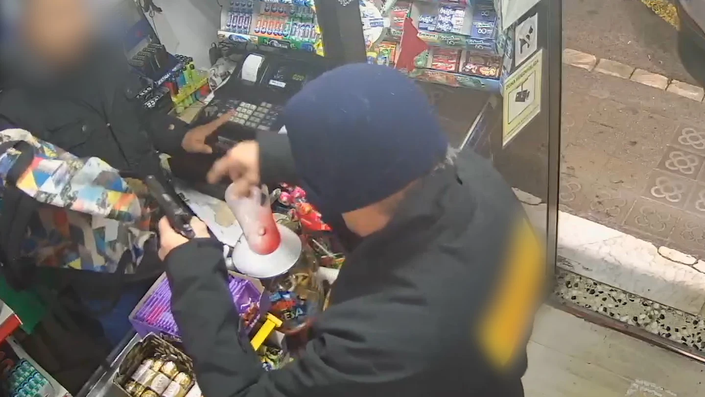 Atraco a punta de pistola en un supermercado de Barcelona Atraco a punta de pistola en un supermercado de Barcelona