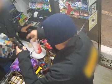 Atraco a punta de pistola en un supermercado de Barcelona Atraco a punta de pistola en un supermercado de Barcelona