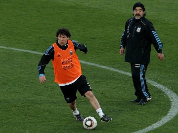 Messi y Maradona en el mundial de 2010 Messi y Maradona en el mundial de 2010