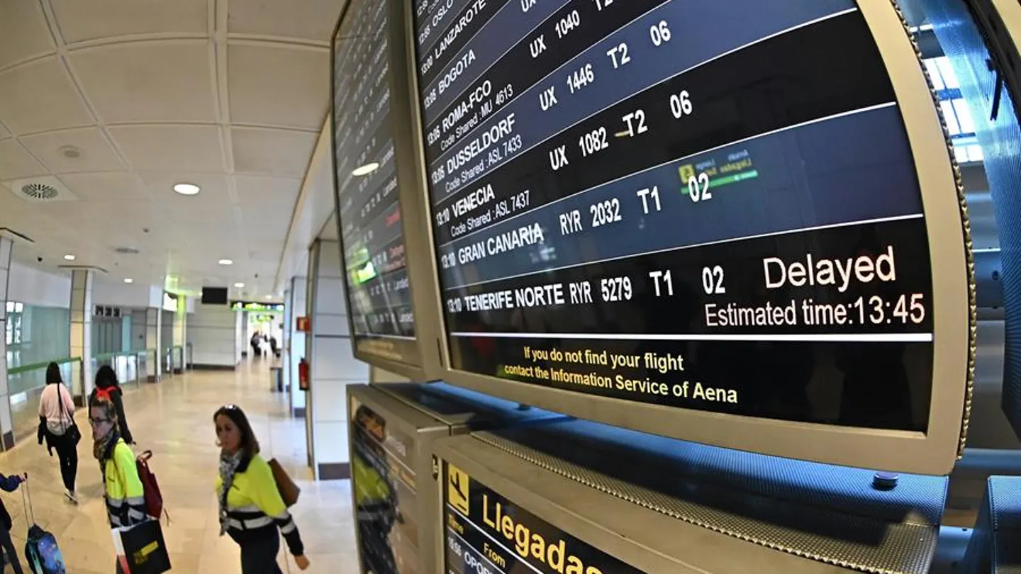 Vuelos con destino a Canarias retrasados en el Aeropuerto de Barajas el lunes Vuelos con destino a Canarias retrasados en el Aeropuerto de Barajas el lunes