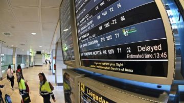 Vuelos con destino a Canarias retrasados en el Aeropuerto de Barajas el lunes