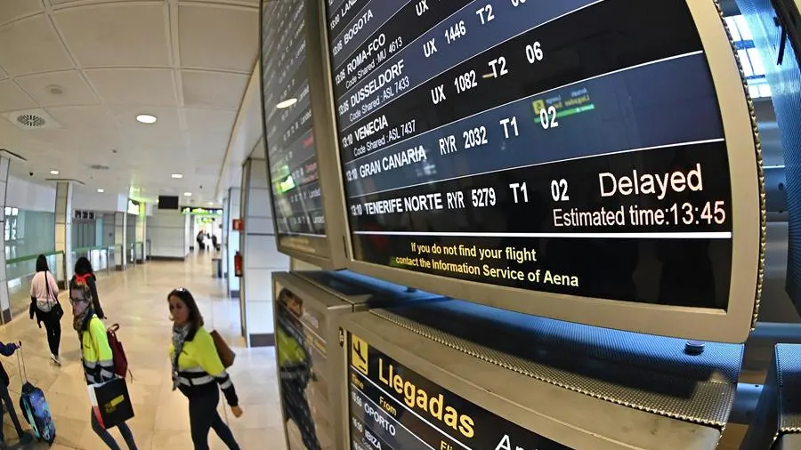 Vuelos con destino a Canarias retrasados en el Aeropuerto de Barajas el lunes