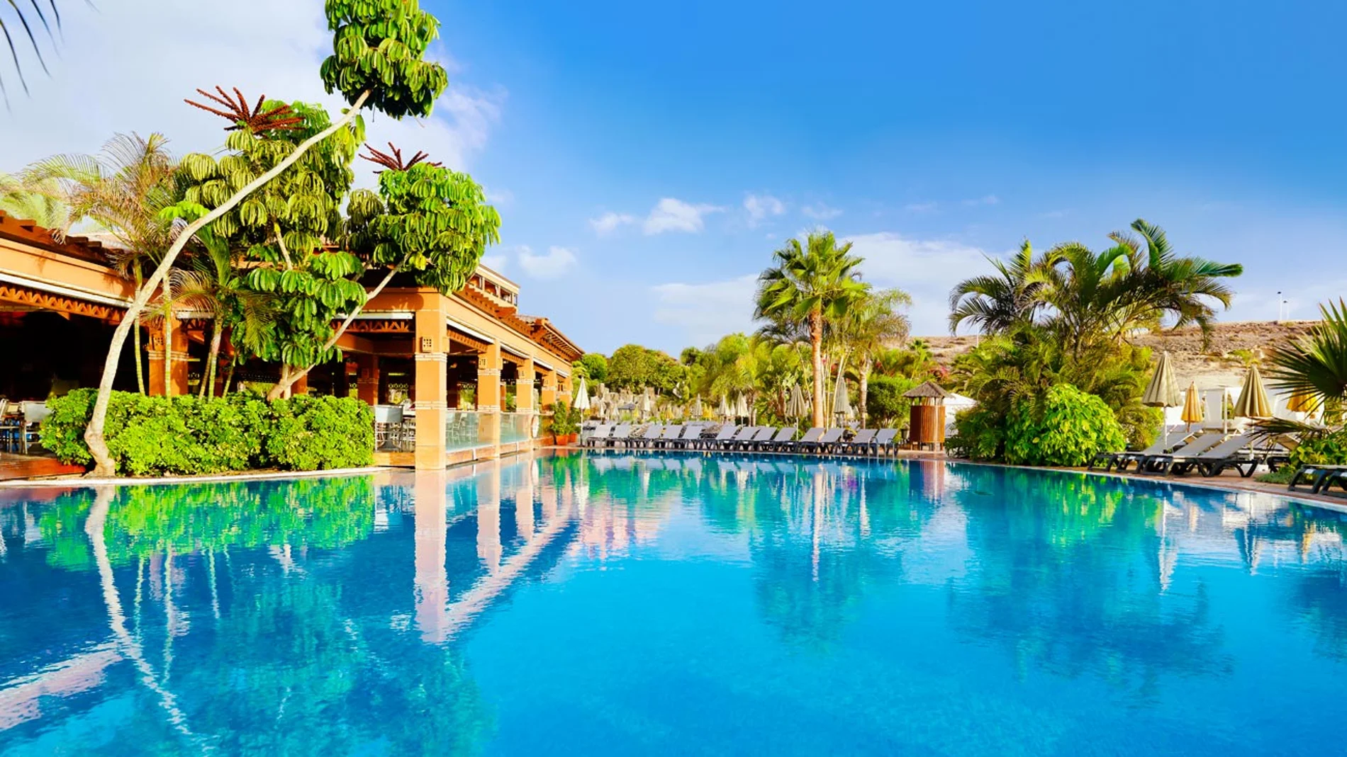 Vista de una de las piscinas del Hotel H10 Costa Adeje Palace