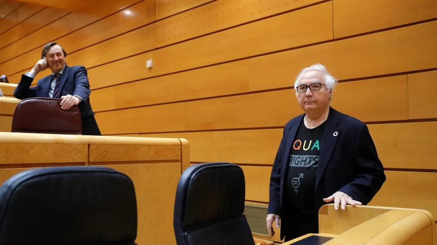 El ministro de Universidades, Manuel Castells, junto al senador del PP, Rafael Hernando El ministro de Universidades, Manuel Castells, junto al senador del PP, Rafael Hernando
