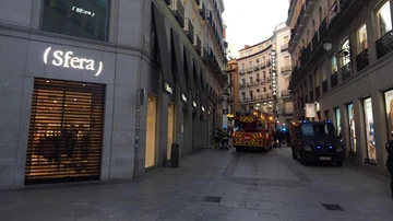 Los bomberos sofocan un incendio en el centro de Madrid