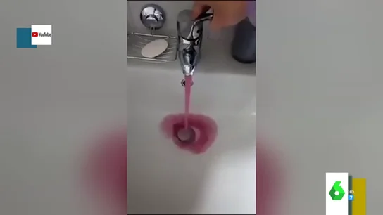 Descubren que por los grifos sale vino en lugar de agua Descubren que por los grifos sale vino en lugar de agua