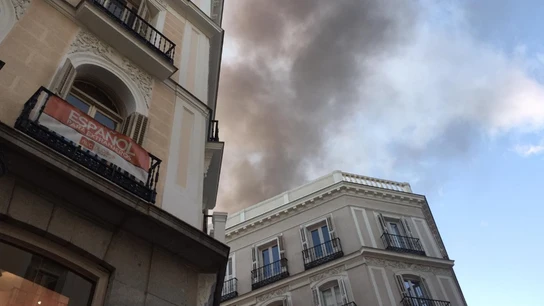 Humo provocado por un incendio en el centro de Madrid Humo provocado por un incendio en el centro de Madrid