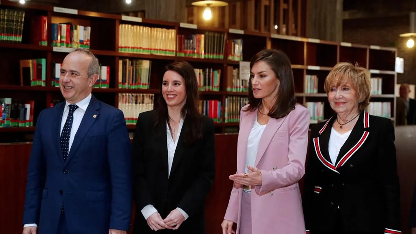 La reina Letizia junto a Irene Montero La reina Letizia junto a Irene Montero