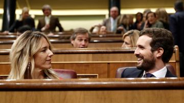 Pablo Casado y Cayetana Álvarez de Toledo en el Congreso