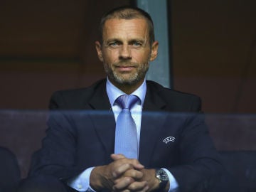 Aleksander Ceferin viendo un partido de la UEFA Super Cup Aleksander Ceferin viendo un partido de la UEFA Super Cup