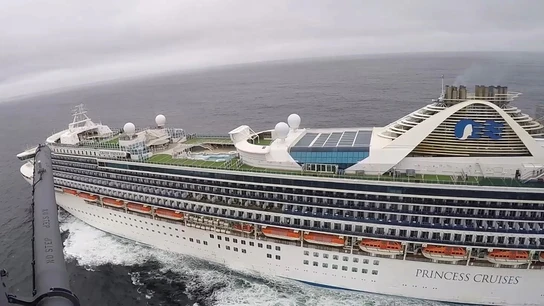 El crucero Grand Princess, a vista de helicóptero El crucero Grand Princess, a vista de helicóptero