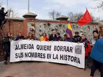 Imagen del acto en homenaje a las mujeres asesinadas durante el franquismo organizado por la Plataforma en Defensa del Memorail. Imagen del acto en homenaje a las mujeres asesinadas durante el franquismo organizado por la Plataforma en Defensa del Memorail.